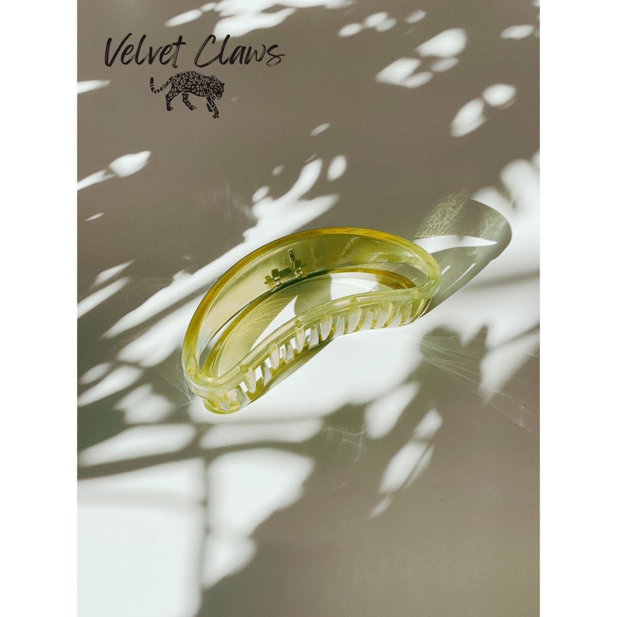 Velvet Claws The Bean Hair Claw in Avocado | Claw Clip in Velvet Travel Bag