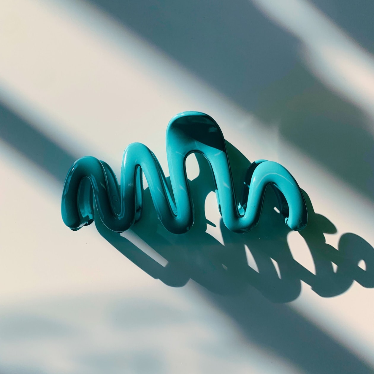 Velvet Claws Hair Clip | '80s Squiggle in Aqua Blue | Claw Clip in Velvet Travel Bag