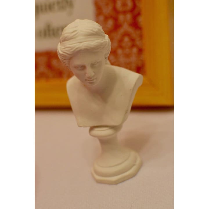 Miniature Bust of Venus Desk Accessory