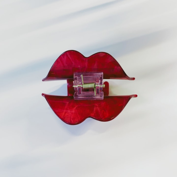 Velvet Claws Pop Art Lips Mini Hair Claw | Claw Clip in Velvet Travel Bag