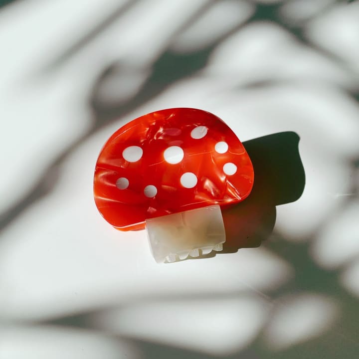 Velvet Claws Mini Mushroom Hair Clip in Red | Claw Clip in Velvet Travel Bag