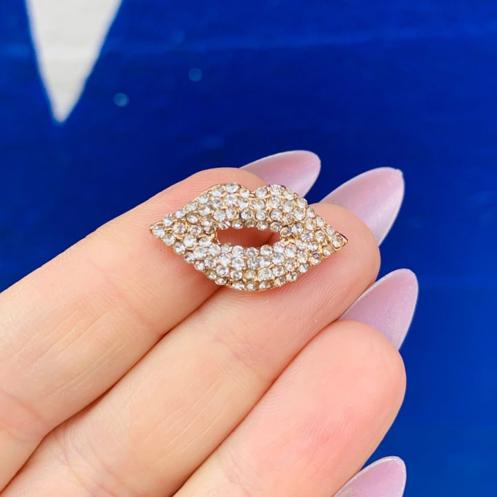 Diamond Kiss Lapel Pin | 0.9" Glam Rhinestone Gold Pin Brooch