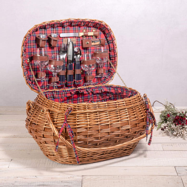 Highlander Picnic Basket - Color: Red & Blue Tartan Pattern