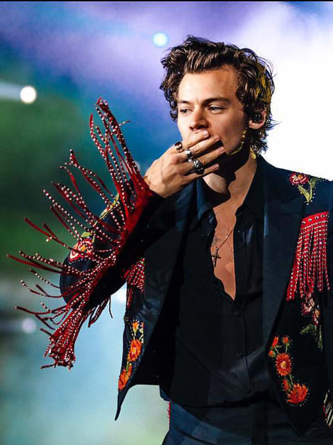See Harry Styles crying at his own song