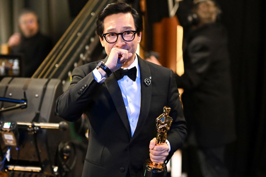 Ke Huy Quan holds Academy Award