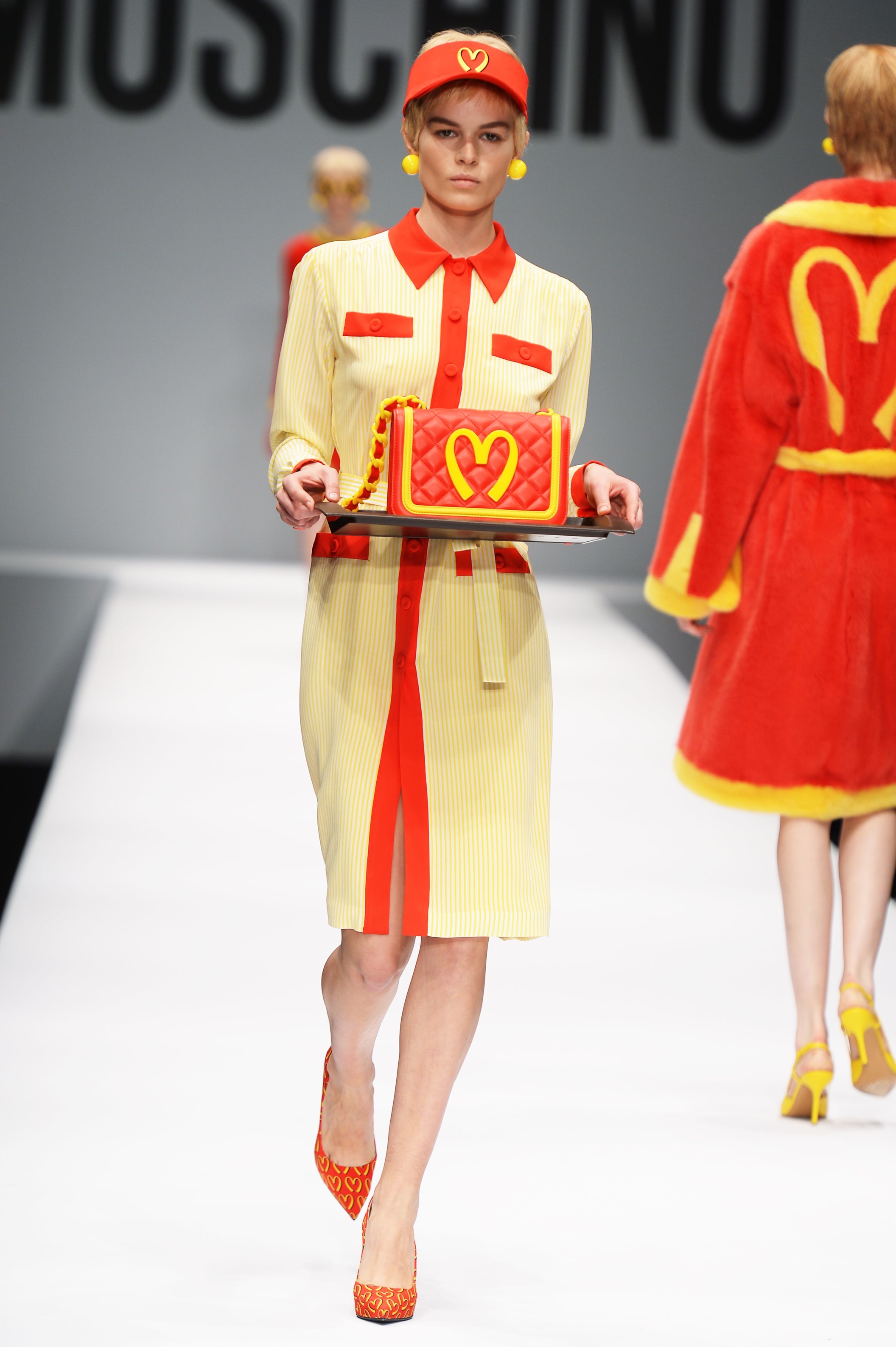 The Sims Mobile Moschino Runway Collection! 